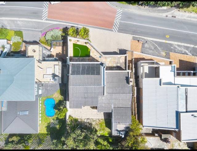 4 BEDROOM HOUSE FOR SALE IN BLOUBERGSTRAND